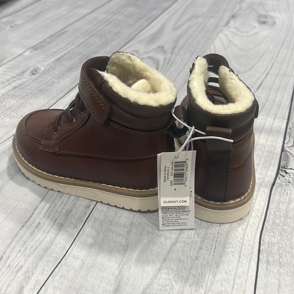 Old navy toddler boots size 6 - Picture 4 of 5